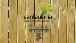 Portes i tanques de fusta tractada per a jardins i exteriors