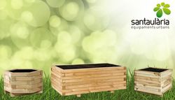Jardineras decorativas de madera tratada en parques y jardines