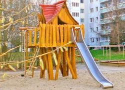 Cabana fusta de Robinia BRUIXA AMB TOBOGAN 150