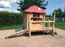 Caseta Infantil de Robinia BOLETS AMB BALCÓ