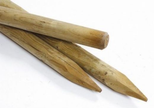 Estacas torneadas de madera tratada