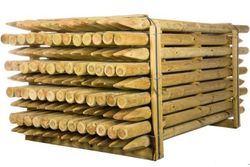 Estacas torneadas de madera tratada