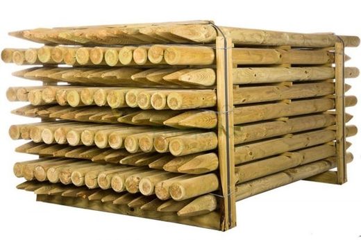 Estacas torneadas de madera tratada