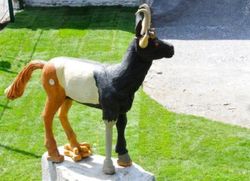 Figura de Robinia CABRA FANTÁSTICA