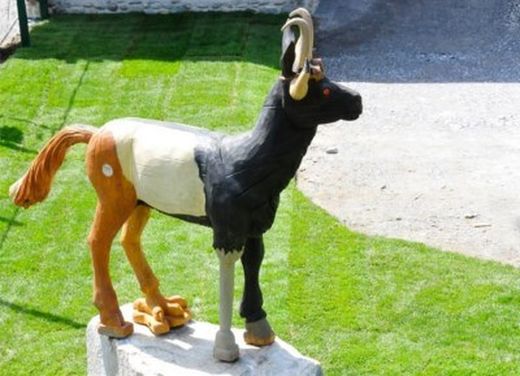 Figura de Robinia CABRA FANTÁSTICA