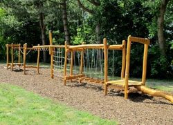 Joc d´escalada de fusta de Robinia BAIXA AMB XARXA.