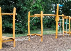 Joc d´escalada de fusta de Robinia BAIXA AMB XARXA.