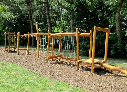 Joc d´escalada de fusta de Robinia BAIXA AMB XARXA.