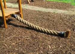 Joc d´escalada de fusta de Robinia BAIXA AMB XARXA.