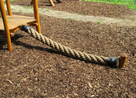 Joc d´escalada de fusta de Robinia BAIXA AMB XARXA.