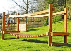 Joc d'escalada de fusta de Robinia PONT EQUILIBRI GRAN