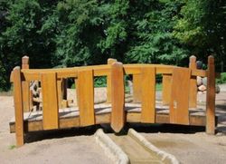 Joc d'escalada de fusta de Robinia PONT PEATONAL