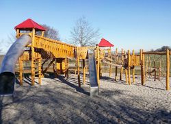 Juego infantil de madera de Robinia Castillo AHORNPARK