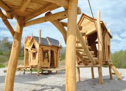 Juego infantil de madera de Robinia Castillo FAMILIAR