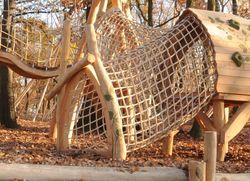 Juego infantil de madera de Robinia Castillo GRETHEN