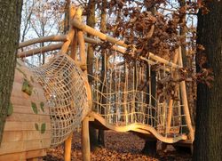 Juego infantil de madera de Robinia Castillo GRETHEN