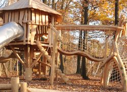 Juego infantil de madera de Robinia Castillo GRETHEN