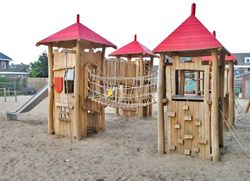 Juego infantil de madera de Robinia Castillo MEDIEVAL