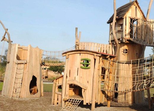 Joc infantil de fusta de Robinia Castell POBLE DE ROBINIA