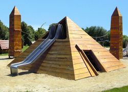 Joc infantil de fusta de robínia Egipci PIRÀMIDE