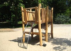 Joc infantil de fusta de Robinia torreta multijoc SORRA