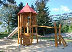 Juego infantil de madera de Robinia torreta multijuego BURGWALL