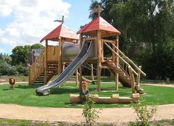 Juego infantil de madera de Robinia torreta multijuego CABALLEROS DE ROBINIA