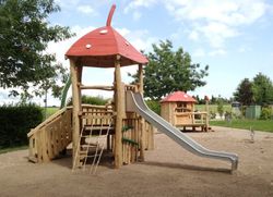 Juego infantil de madera de Robinia torreta multijuego CASA GNOMO