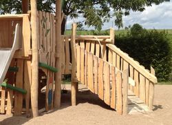 Juego infantil de madera de Robinia torreta multijuego CASA GNOMO