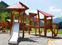 Joc infantil de fusta de Robinia torreta multijoc HÖFGEN