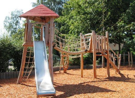Joc infantil de fusta de Robinia torreta multijoc HÖFGEN II