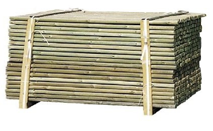 Postes torneados de madera tratada