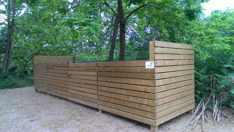 Ocultación de contenedores con puerta