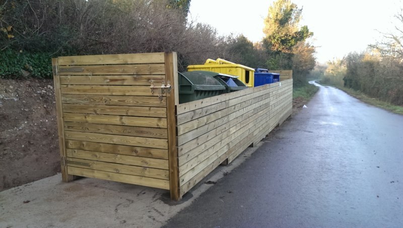 Ocultación de contenedores para el ayuntamiento de Camallera