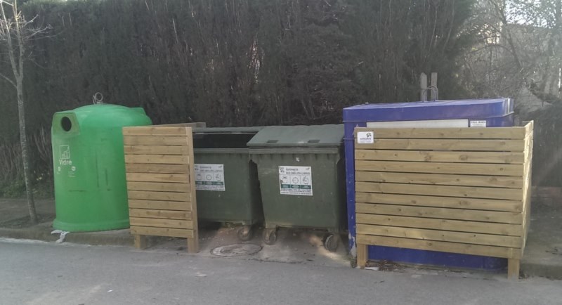 Ocultación de contenedores para el ayuntamiento de Camallera