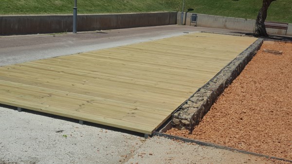 Passarela lago del parque Municipal de olesa de Montserrat