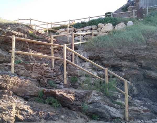 Valla tejana en Camino de Ronda de port de la selva